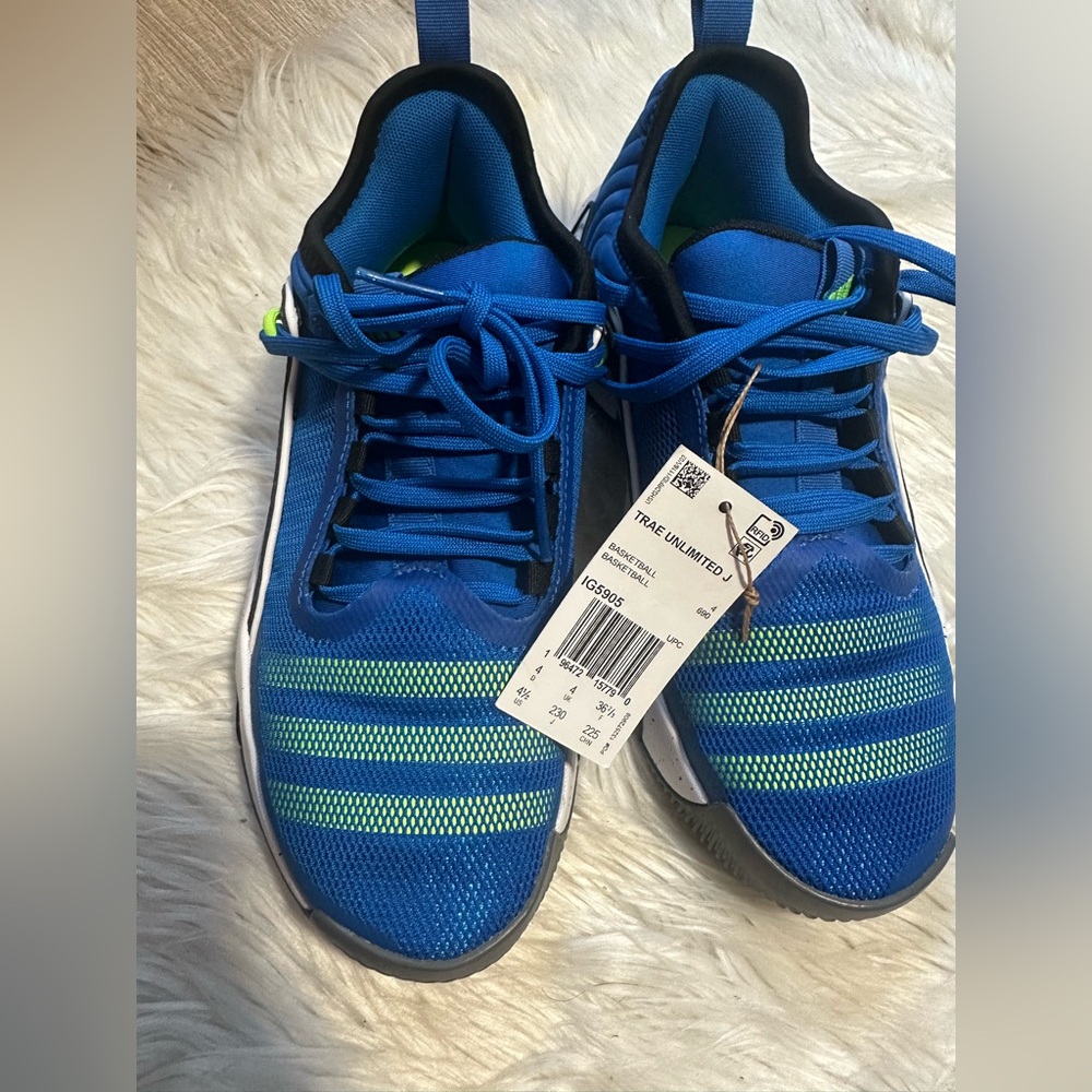 BOYS' ADIDAS BIG KID TRAE UNLIMITED BASKETBALL SHOES